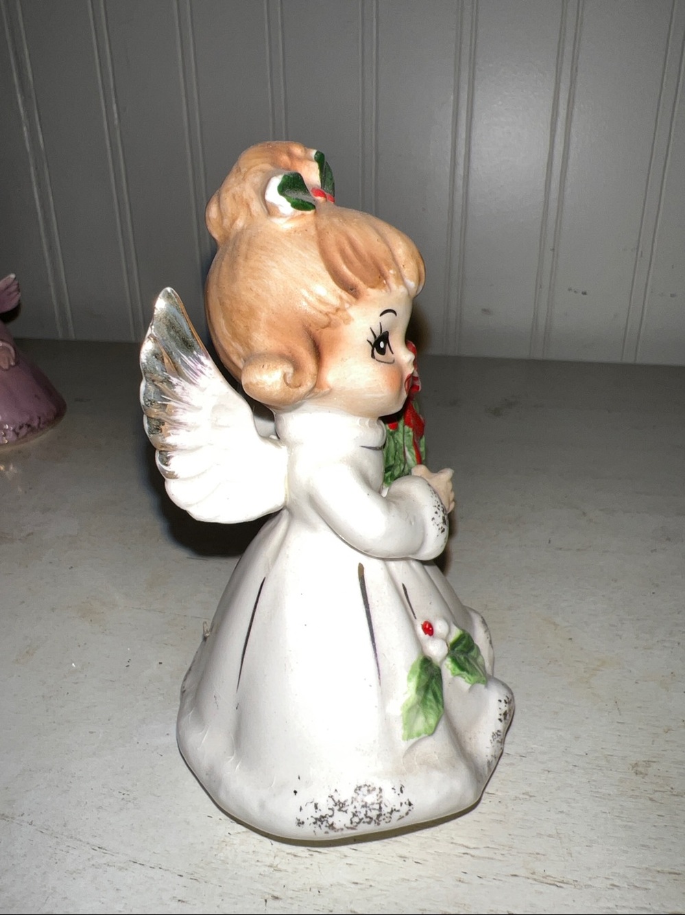 Vintage Josef Originals Christmas holly wreath angel figurine - Picture 2 of 6